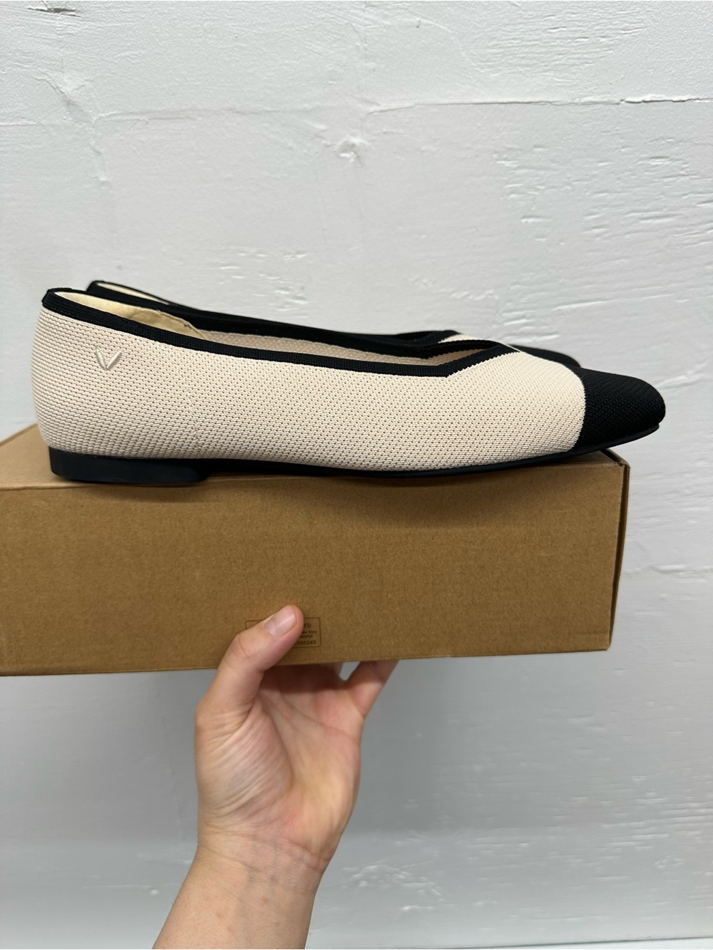 Vivaia Margot 2.0- cream Ivory/ black - Picture 2 of 4